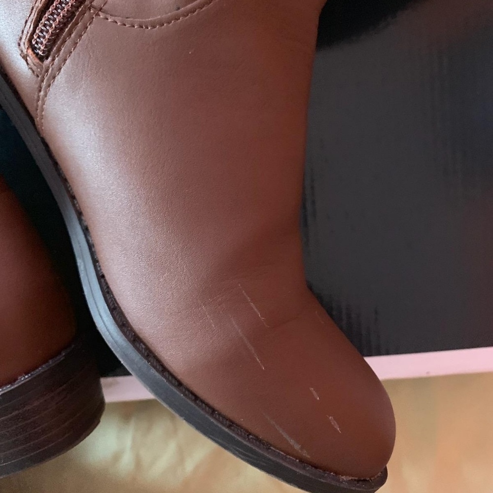 Boots - Picture 4 of 5